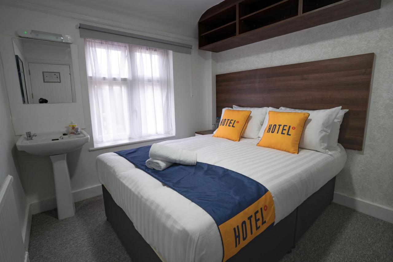 Oyo Brunel Hotel Аксбридж Экстерьер фото