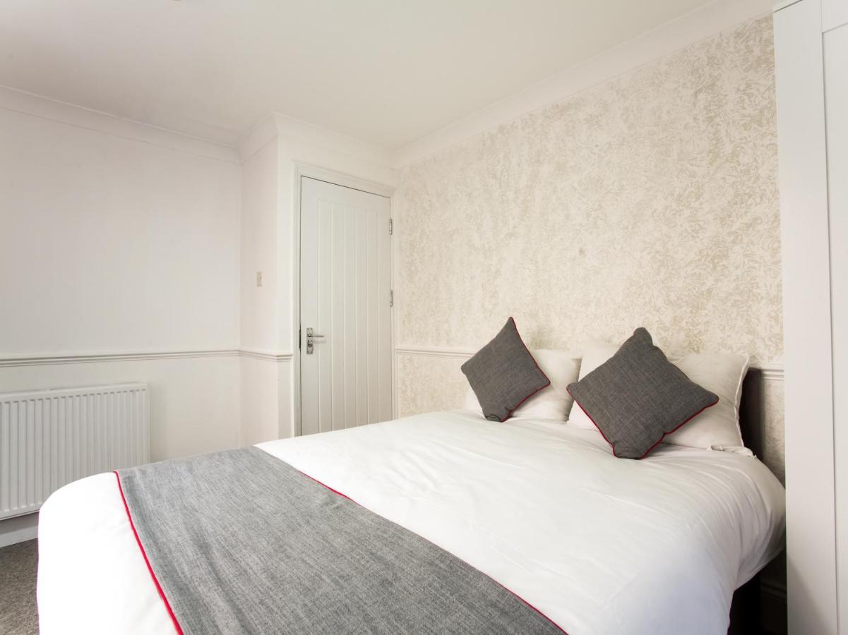 Oyo Brunel Hotel Аксбридж Экстерьер фото