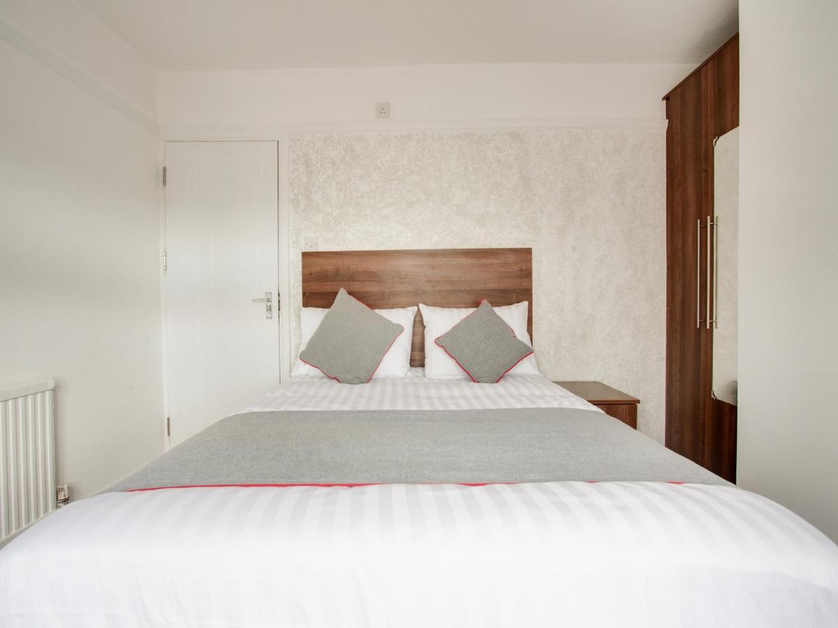 Oyo Brunel Hotel Аксбридж Экстерьер фото